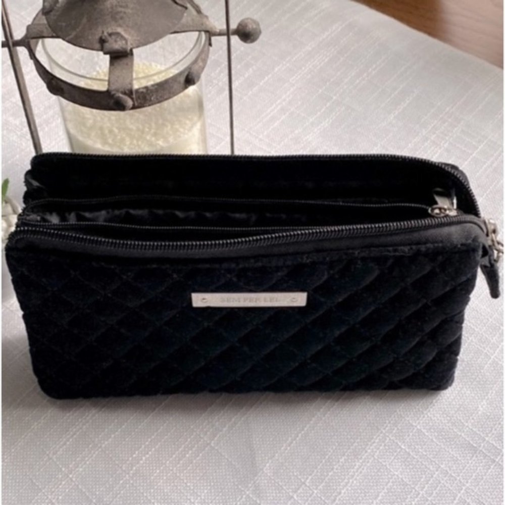 Semperlel clutch in black velvet?